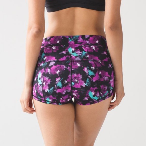 NWOT Lululemon Wunder Short 2” - Picture 3 of 10